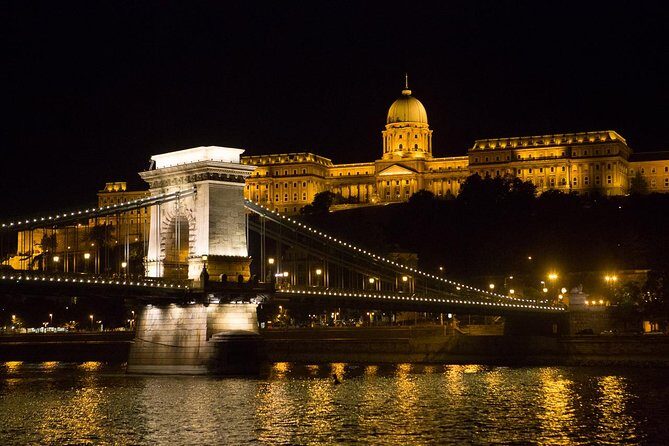 Budapest Night Walking Tour with Danube River Cruise - An In-Depth Look at the Budapest Night Experience