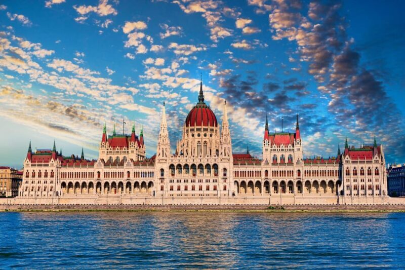 Budapest Old Town and Top Attractions Private Walking Tour - A Detailed Look at the Tour Experience