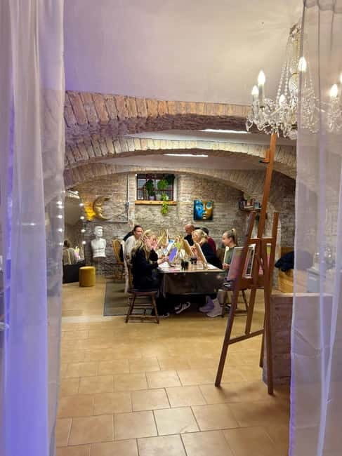 Budapest: Painting Workshop with Snacks and Wine - The Venue and Accessibility
