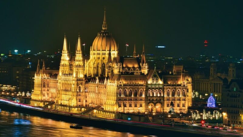 Budapest: Parliament, Christmas Market and Ferris Wheel - Discover Budapest’s Festive Magic with a Guided Tour