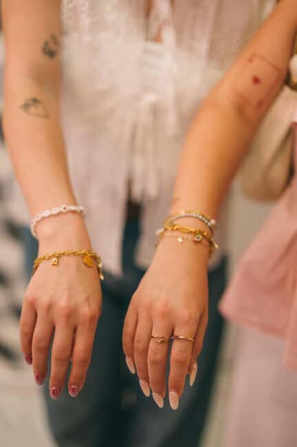 Budapest: Personalized Bracelet-Making Experience - Location & Accessibility