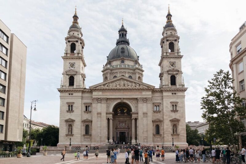 Budapest: Pest Side Walking Tour with Folk Music Performance - Key Points