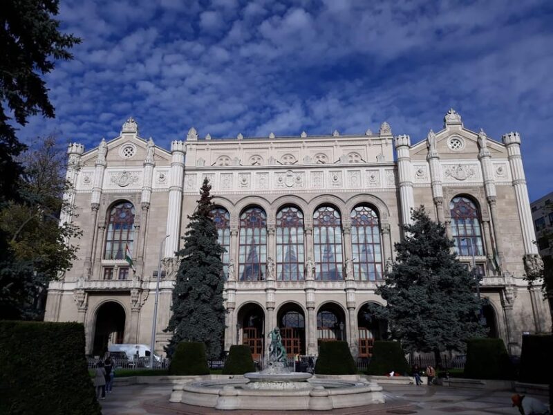 Budapest: Pest Side Walking Tour with Folk Music Performance - A Closer Look at the Pest Side Walking Tour