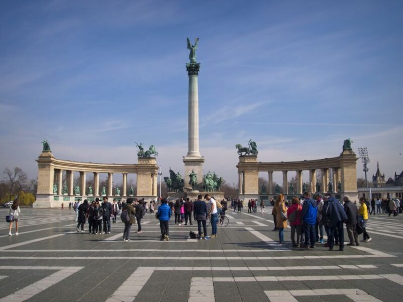 Budapest: Private 3-hour Guided City Tour by Bus - Key Points