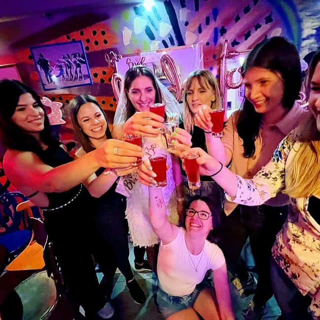 Budapest: Private Cocktail-Making Experience - Budapest: Private Cocktail-Making Experience – A Fun and Authentic Night Out