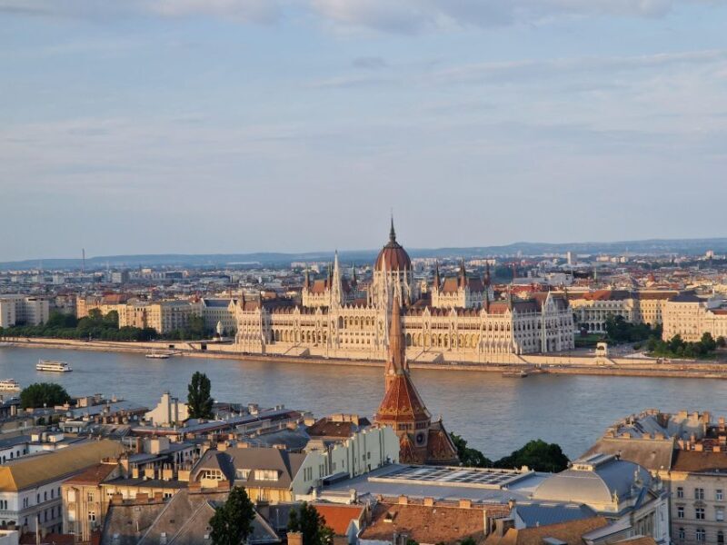 Budapest: private deluxe tour with a native, in Spanish - A Luxurious Introduction to Budapest