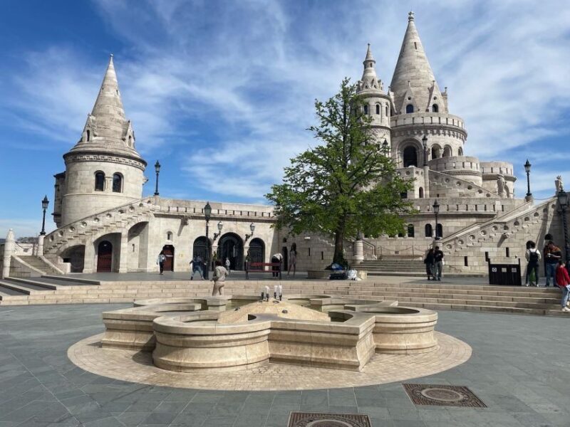 Budapest: Private Sightseeing Walking Tour with Local Guide - Key Points