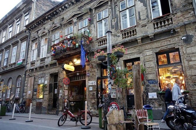 Budapest Ruin Bars Evening Walking Tour with Drinks & Street Food - Final Thoughts