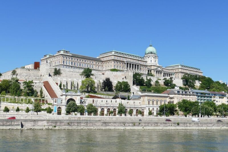 Budapest: Sightseeing Cruise on the Danube - The Experience Onboard
