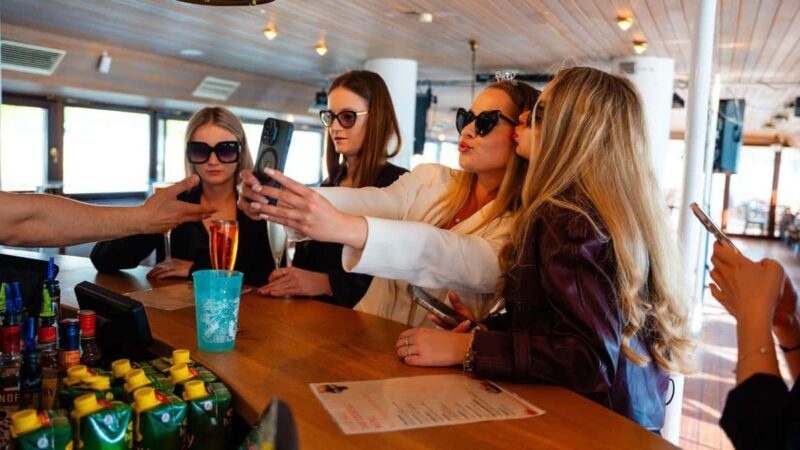 Budapest: Sip & Sail Cruise with Aperol & Prosecco Cocktails - Key Points