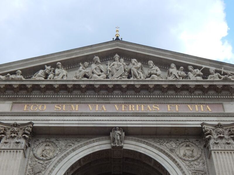 Budapest: St Stephen's Basilica Tour - Inside the Basilica: Artworks, Relics, and Atmosphere