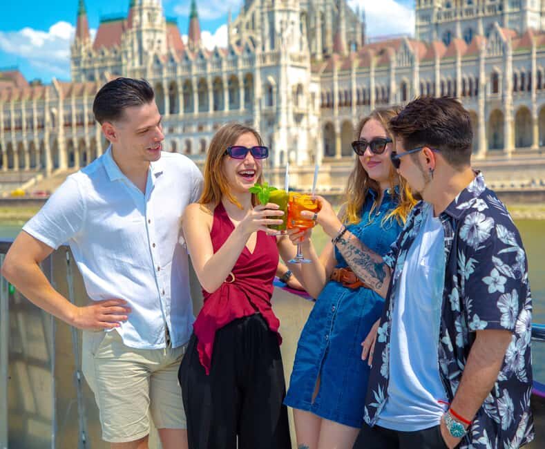 Budapest: Sunset Cocktail Cruise - Key Points