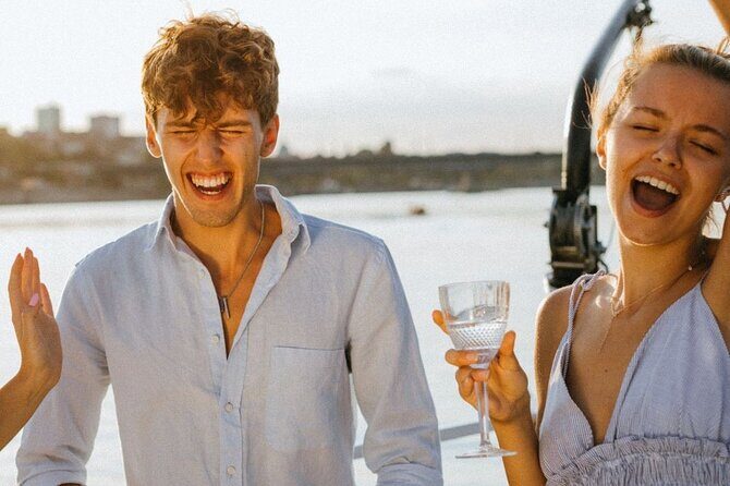 Budapest Sunset Danube Cruise with Unlimited Prosecco - A relaxed cruise with stunning views and unlimited Prosecco