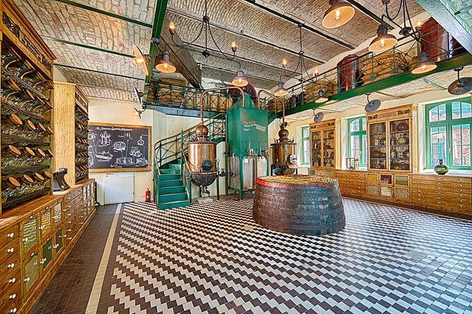 Budapest Tuk Tuk Tour with House of the Unicum Distillery Visit - An In-Depth Look at the Budapest Tuk Tuk Tour