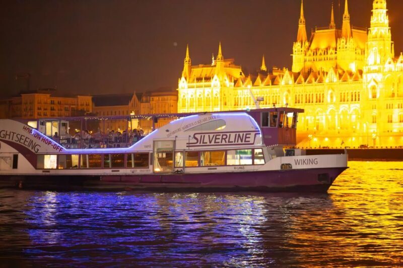 Budapest: Unlimited Prosecco and Wine Sightseeing Cruise - The Guides and Service