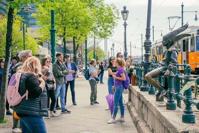 Budapest walking tour: Parliament and Shoes Memorial - FAQ