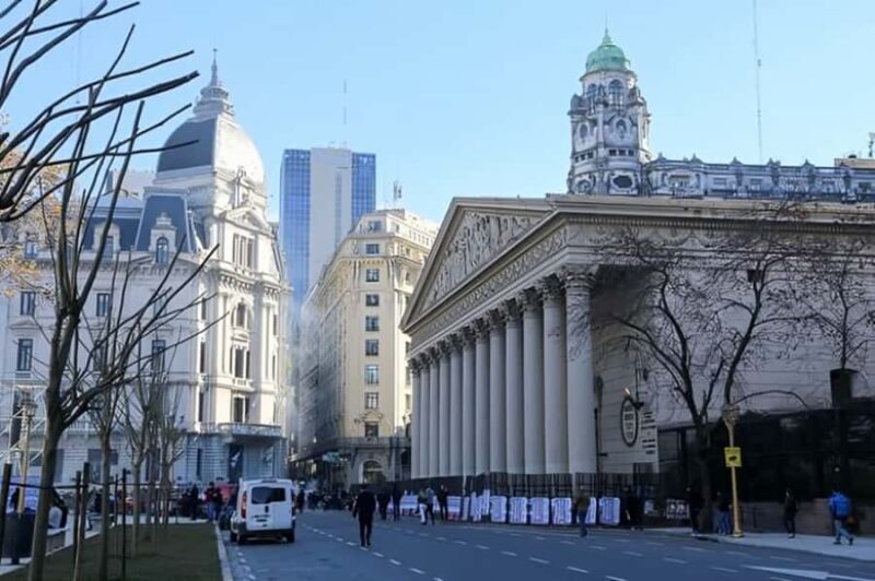 Buenos Aires : Highlights Walking Tour With A Guide - Key Points