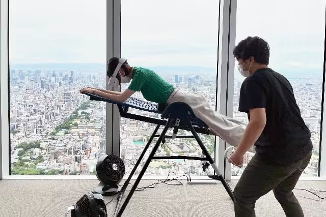 Bungee VR Experience in Osaka - A family plan with four jumps