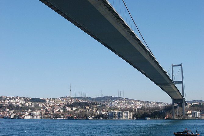 Bus and Boat Two Continents Tour in Istanbul - The Experience in Practice: What to Expect