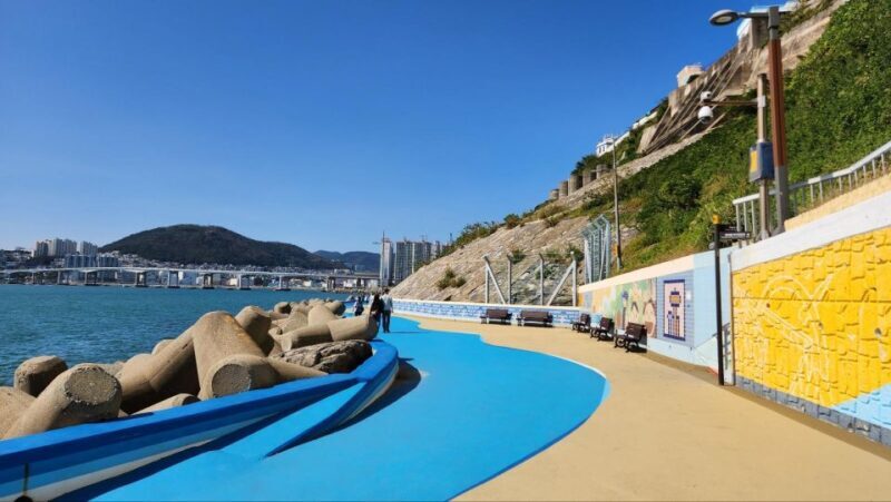 Busan: Bongnaesan Hiking Tour with Local Lunch - Key Points