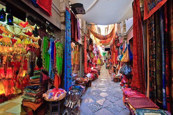 Bustling Markets of Delhi (Guided Half Day Shopping Tour) - Authenticity and Local Flavor