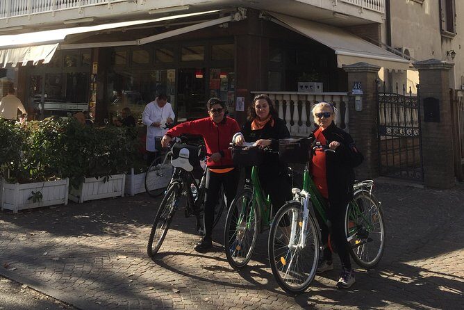 By bike on the Liberty Bridge - Why Choose This Tour?