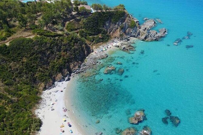By boat between the sea and the most beautiful beaches! Capo Vaticano - Tropea - Briatico - The Experience with the Skipper