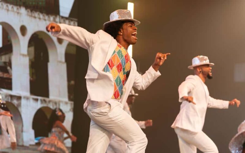 By Night Tour: Roxy Dinner Show & Transfer - Exploring the Roxy Dinner Show & Transfer: An Authentic Rio Night Out