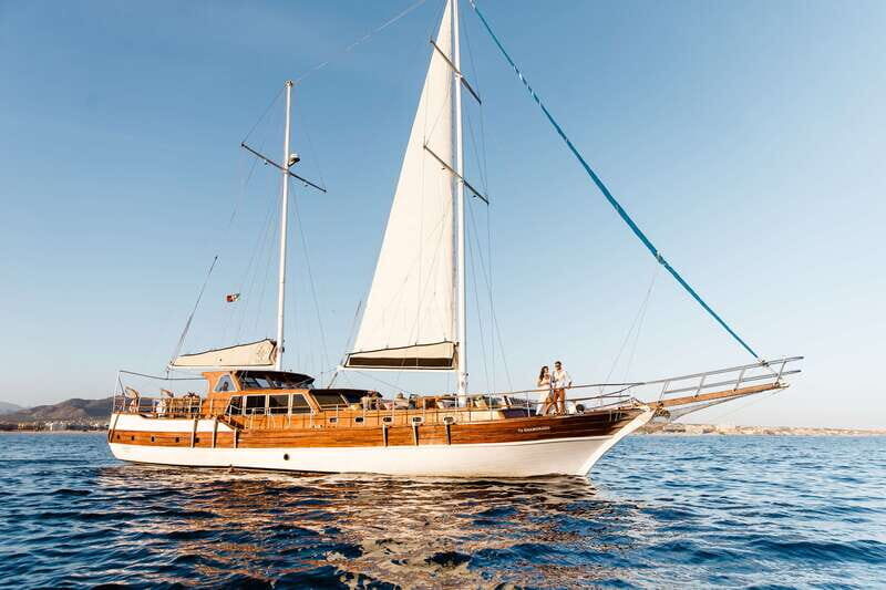 Cabo: Luxury Yacht Snorkel Cruise with Lunch and Open Bar - Who Should Book This Tour?