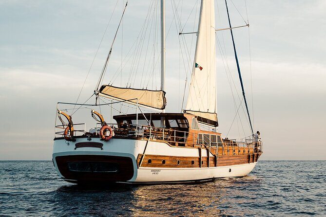 Cabo San Lucas Luxury Sailing Yacht and Dinner with a Chef - FAQs