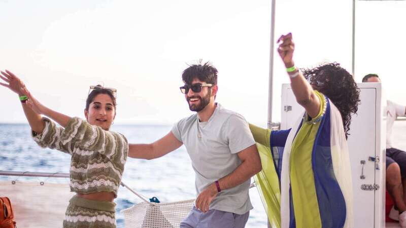 Cabo San Lucas: Sunset Party Cruise with Open Bar - FAQ