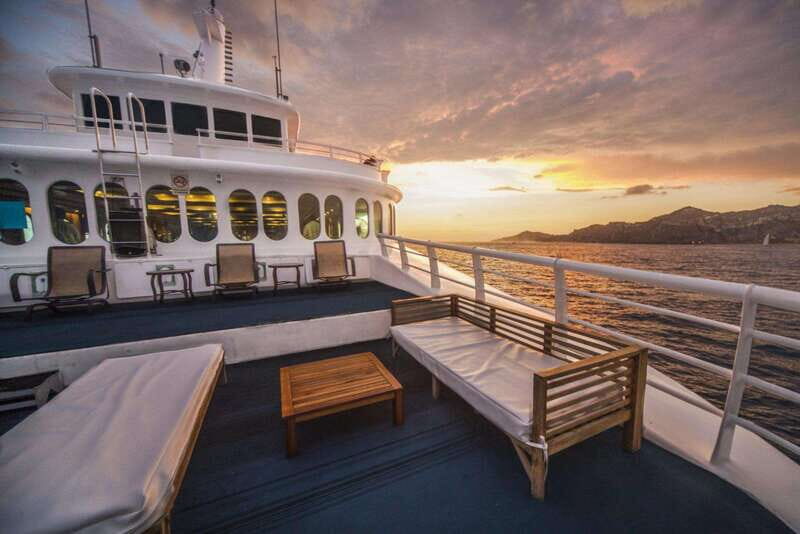 Cabo San Lucas: Sunset Premier Dinner & Show Cruise - The Scenic Route: Land’s End and Médano Bay