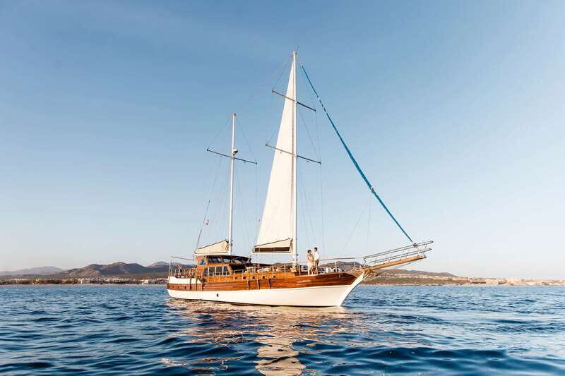 Cabo San Lucas: Sunset Yacht Cruise w/Chef Dinner & Open Bar - Authentic Insights from Travelers
