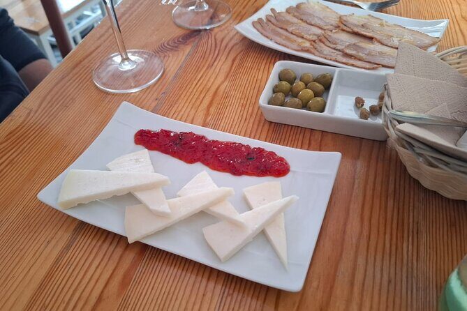 Cadiz Food Tour: Tapas, Drinks and Delights with a Local - Key Points