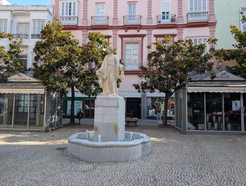 Cadiz Walking Tour: History & Tapas with a Local Guide - Key Points