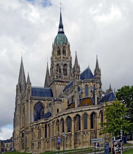 Caen: Guided Tour of Caen and Bayeux - Caen: Guided Tour of Caen and Bayeux