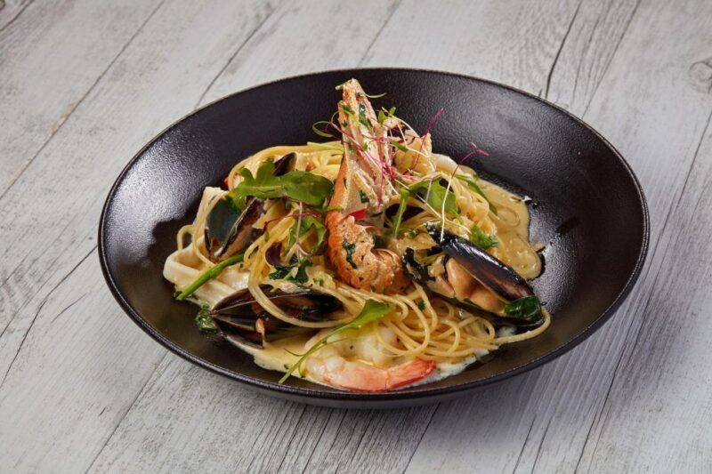 Cairns: Night at the Aquarium Guided Tour & 2 Course Dinner - FAQ