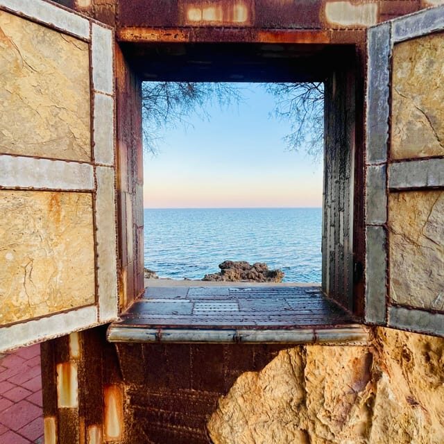 Cala Millor: AdventureDate, fun game, city walk for couples - Who Should Consider This Experience?