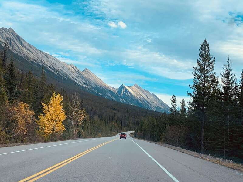 Calgary: 3-Day Lake Louise, Moraine, Emerald, Yoho, Icefield - Exploring the Scenic Gems of the Rockies: A Deep Dive into the 3-Day Tour