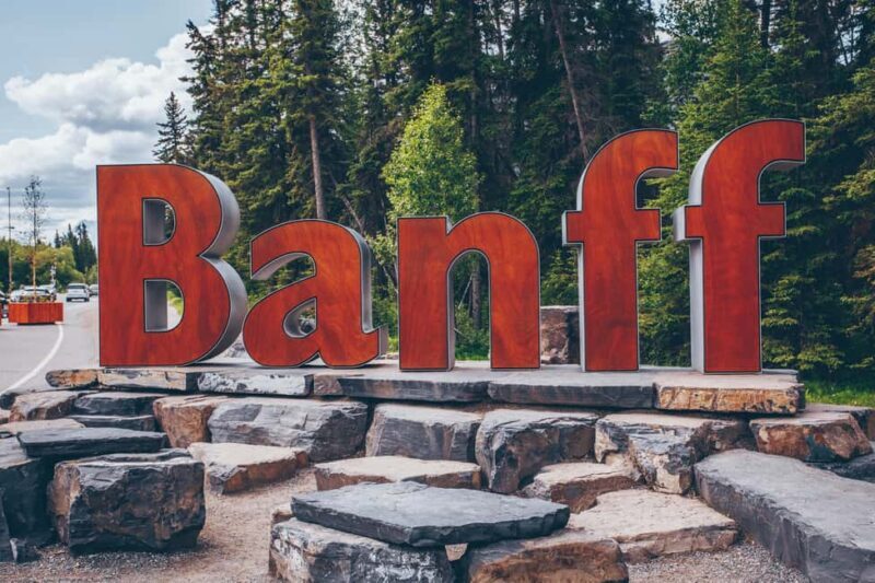 Calgary: Banff Top 5 Lakes Tour with Banff Town Visit - Key Points