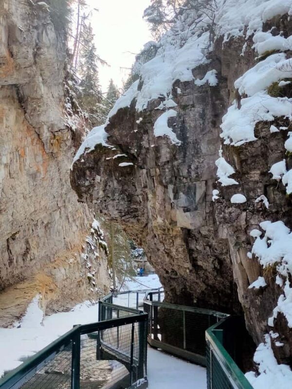 Calgary/Canmore/Banff Lake Louise Emerald Lake Marble Canyon - The Value of Guided Visits