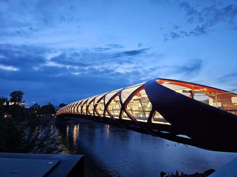 Calgary City Tour & Yamnuska Wolfdog Sanctuary Private Tour - Key Points