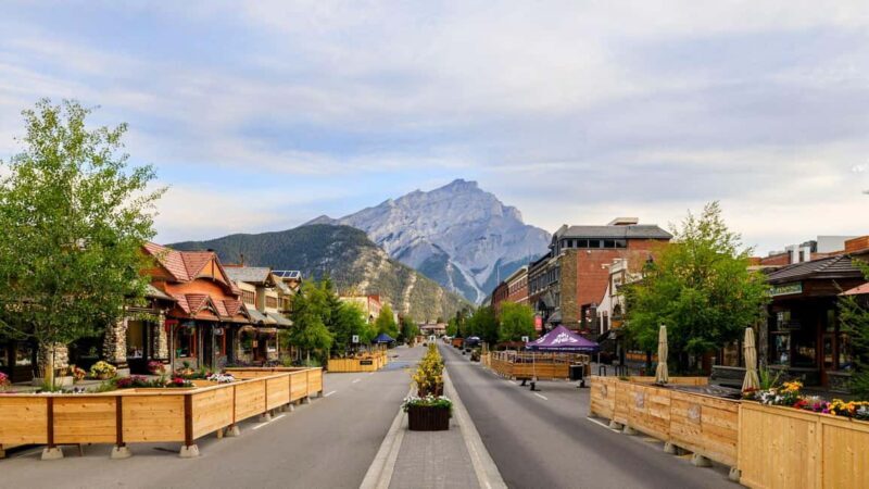Calgary: Lake Louise, Moraine Lake, & Emerald Lake Tour - Key Points