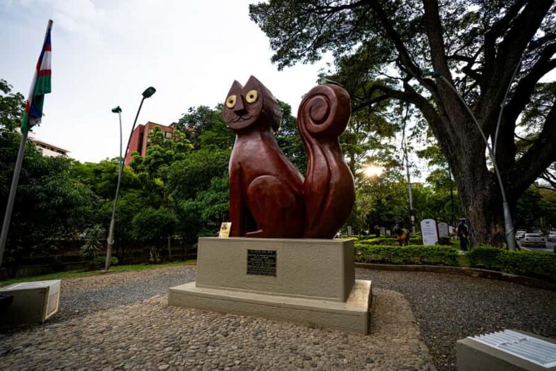 Cali: City Highlights Private Bus Tour with Transfer - Key Points