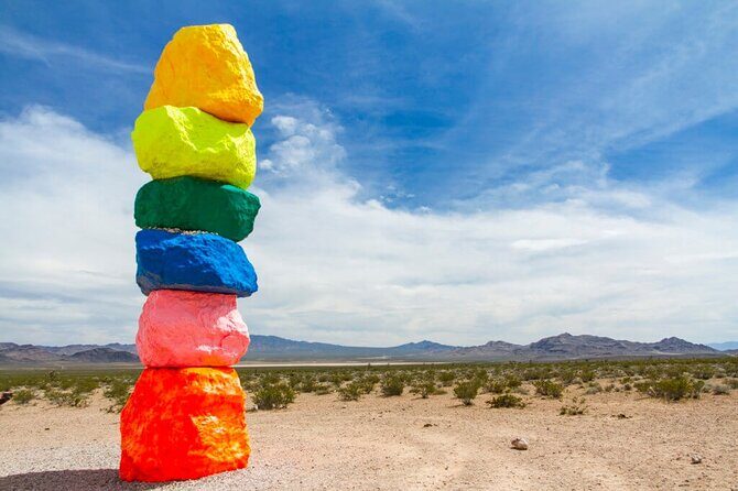 California Desert, Seven Magic Mountains and Las Vegas Sign - Key Points