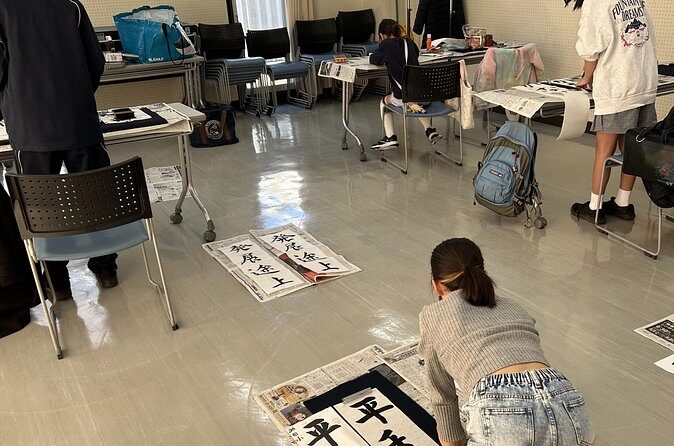 Calligraphy Experience in Tokyo Writing on Colored Paper - FAQ