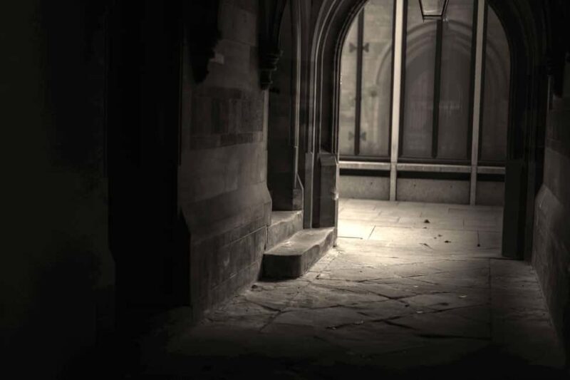 Cambridge: Alumni-led Ghost Tour - Key Points