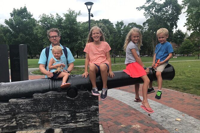 Cambridge Scavenger Hunt Interactive Walking Activity - An Engaging Way to Explore Cambridge