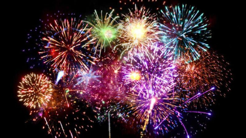 Cambrils: Evening Cruise with Fireworks Display and Drinks - Who Should Consider This Tour?