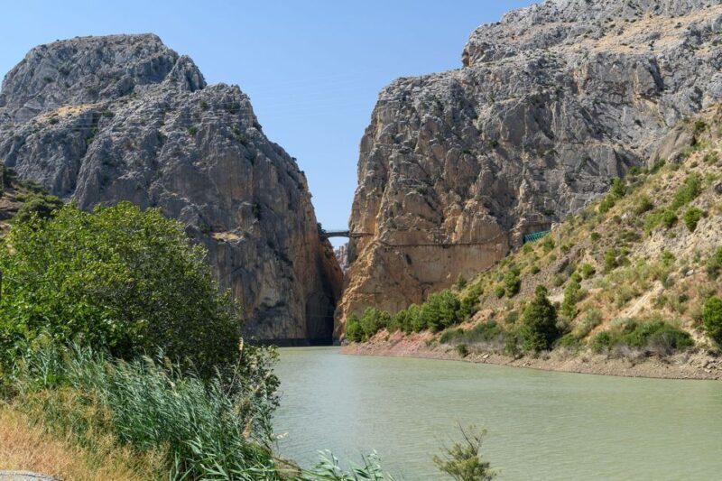 Caminito del Rey: Guided Tour with 1 Drink and Shuttle Bus - Key Points